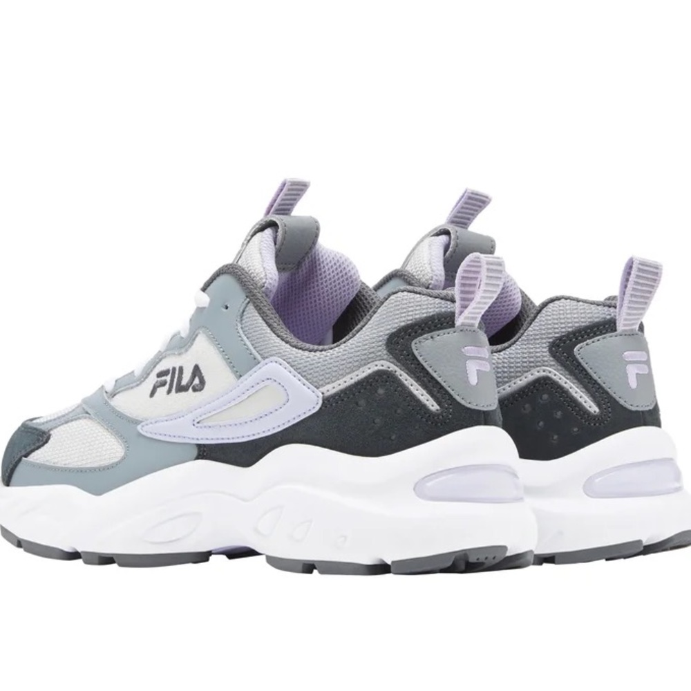 NWOT Fila Envizion Sneakers (size 10)